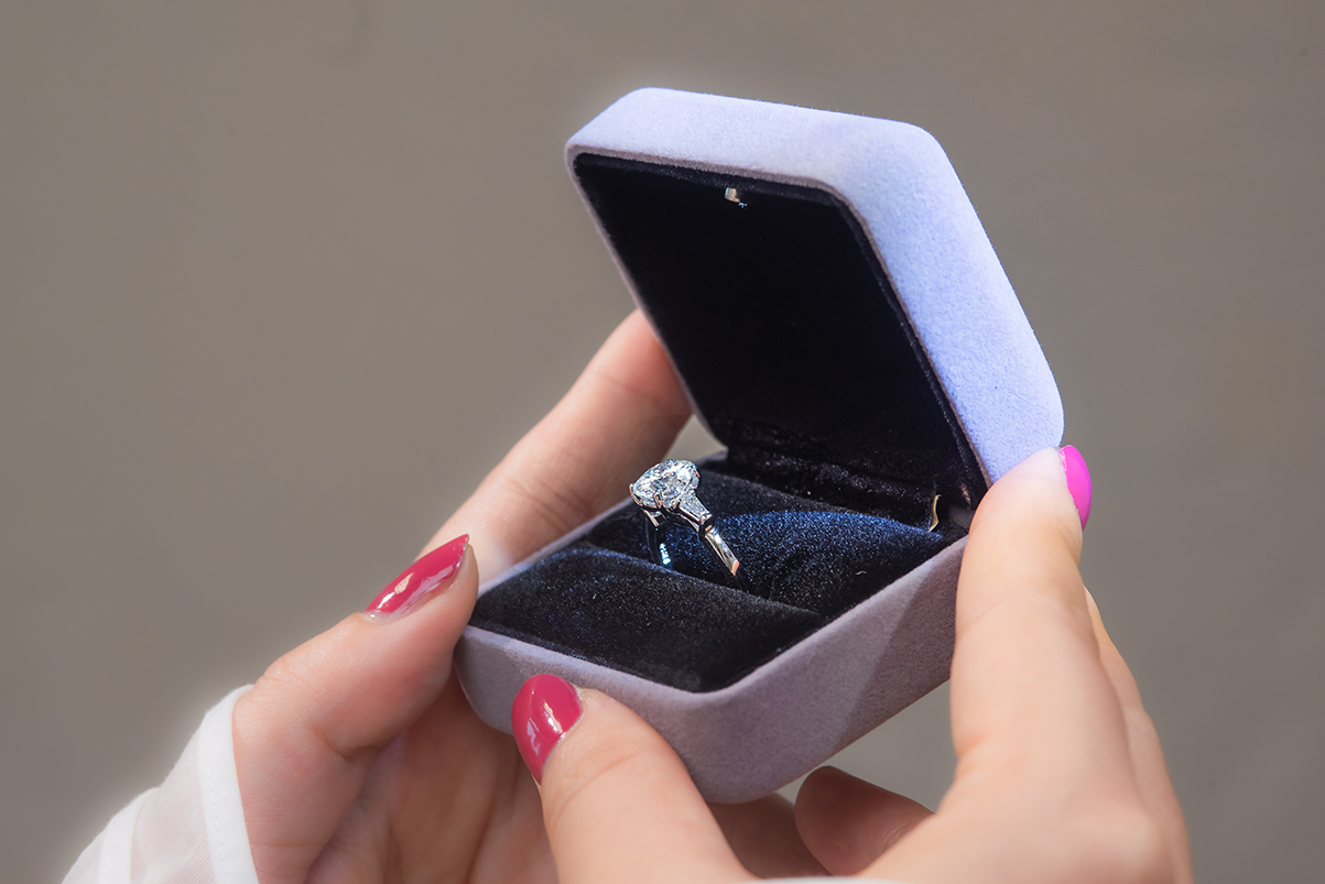 How To Choose The Engagement Ring Of Her Dreams | Engagement Ring Shopping Tips